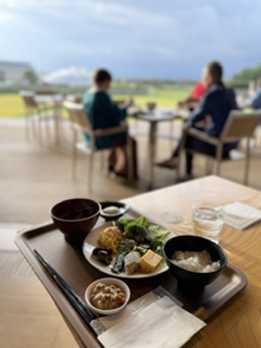 テラスで朝食
